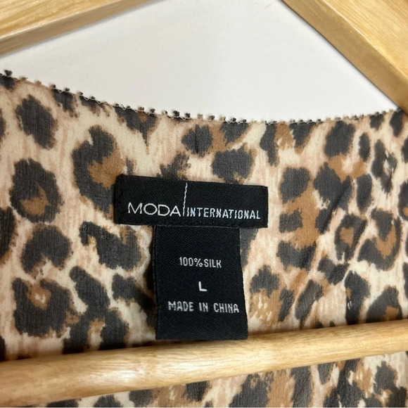 ☀️MODA INTERNATIONAL 100% Silk Cheetah Ruffle Tank Top - Picture 3 of 6